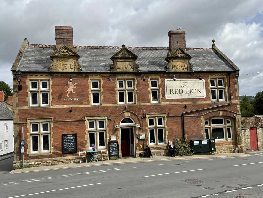 Housed in an 18th century coaching house, The Red Lion is two pubs in one.