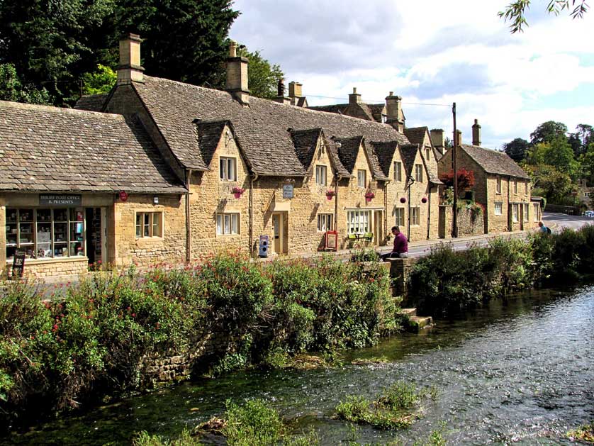 The River Coln runs through the village.