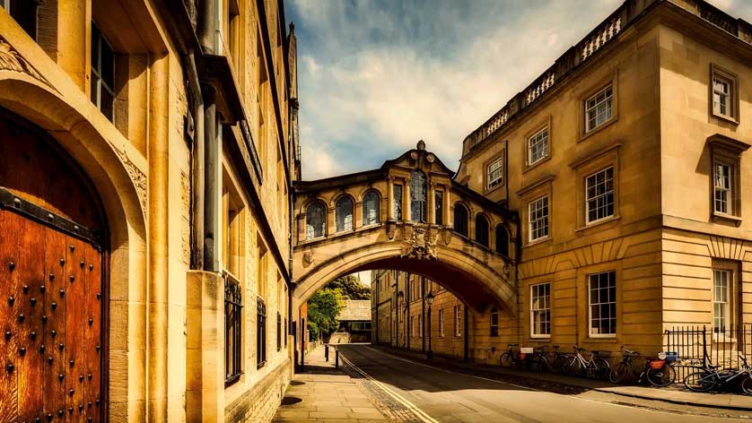 Bridge of Sighs, Oxford, UK.