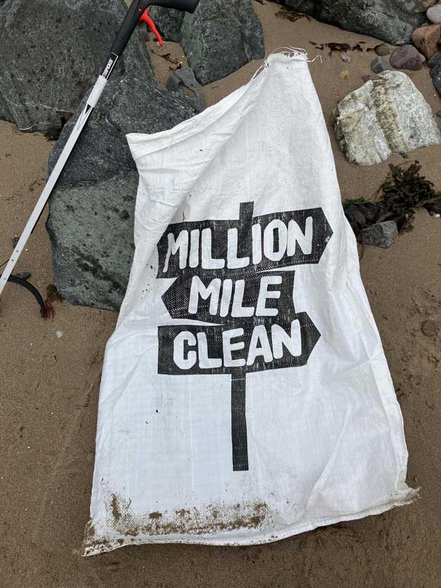 There are regular volunteer cleanups of Broughty Ferry Beach.
