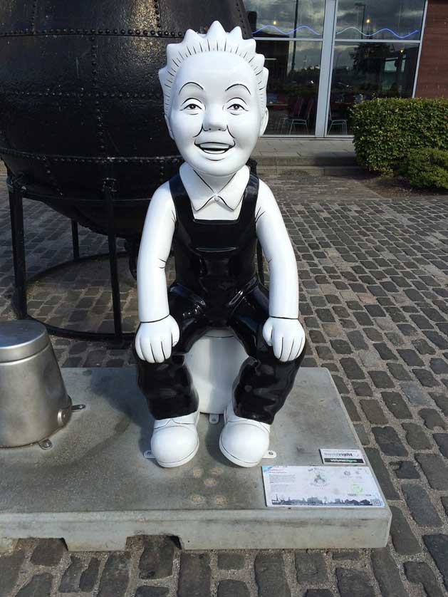 Oor Wullie statue.