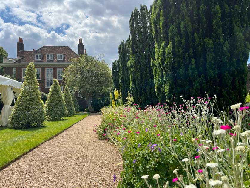 The garden and view of the house.
