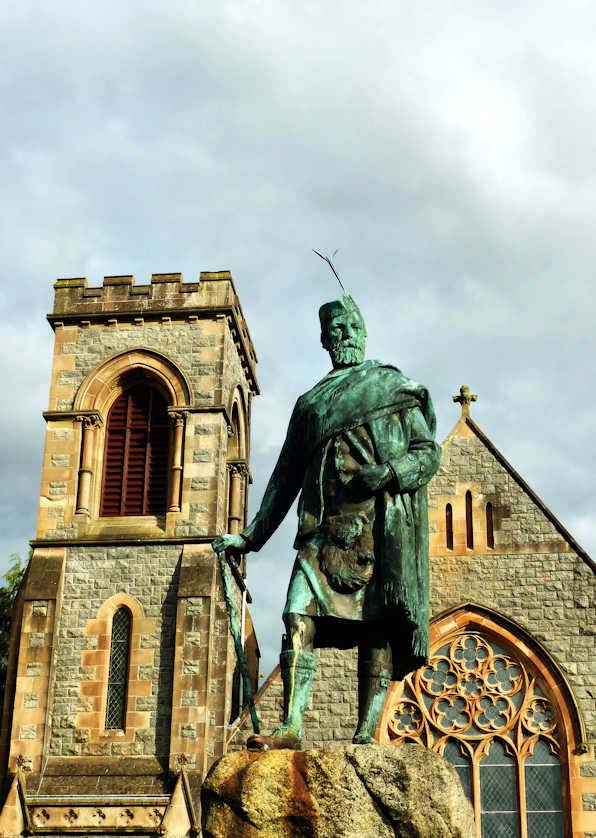 Statue of Donald Cameron in front of Duncansburgh Church in Fort William.