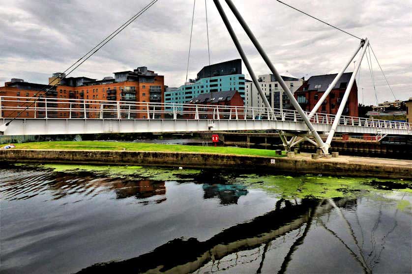 Knights Way Bridge for pedestrians and cyclists across the River Aire in Leeds.
