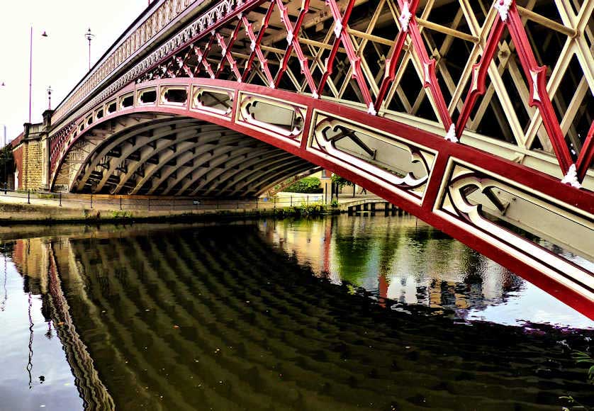 Crown Point Bridge in Leeds is a classic Victorian arch bridge.
