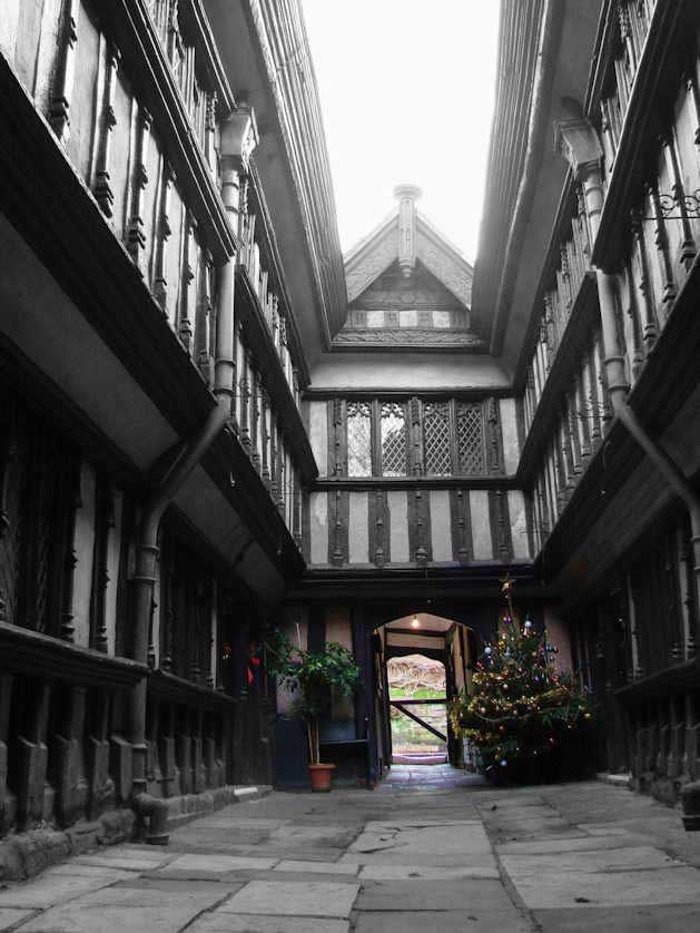 The narrow courtyard of Ford's Hospital.