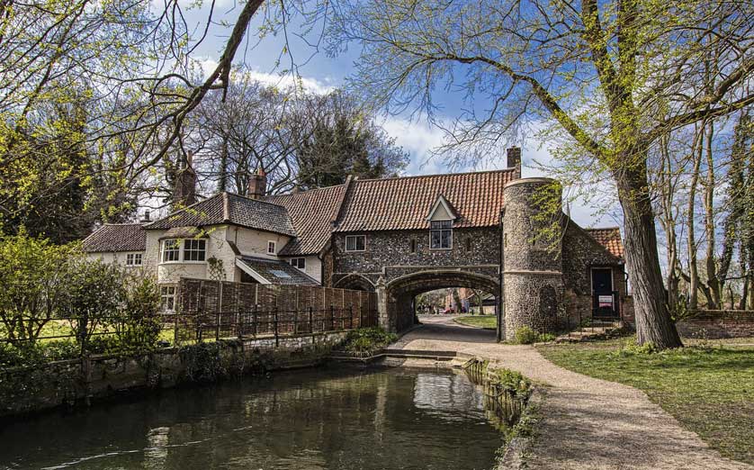Pulls Ferry.