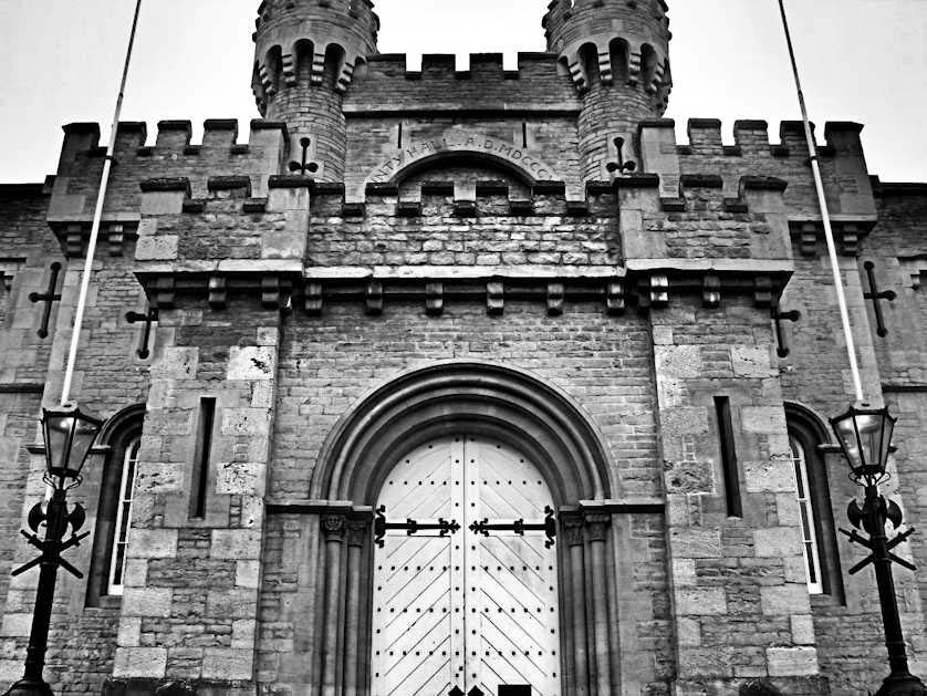 Entrance to Oxford Prison, now a tourist attraction as well as a luxury hotel.