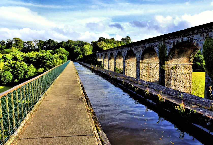 The Chirk Aqueduct adjacent to a railway viaduct.