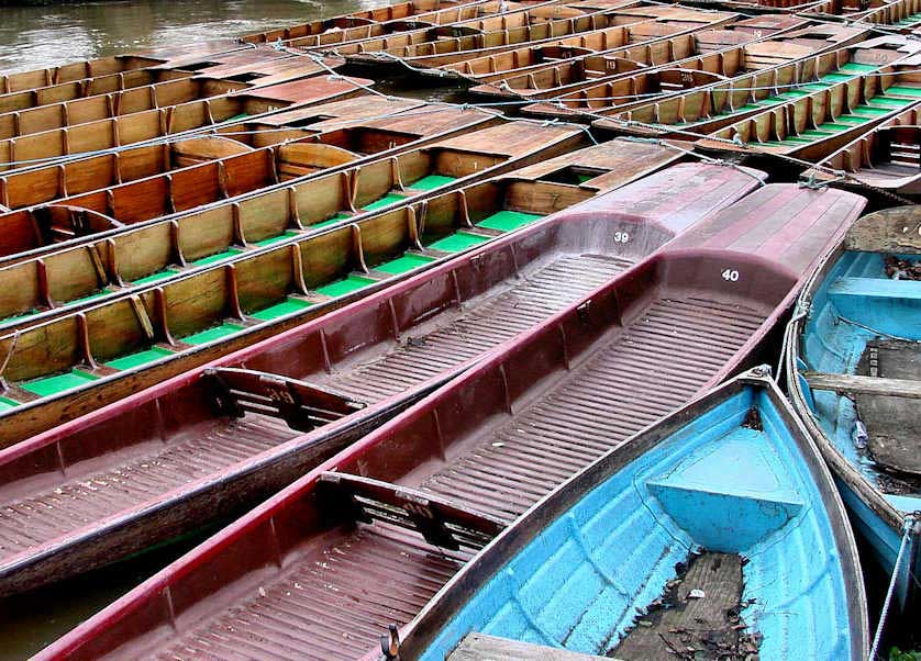 Punts at Magdalene Bridge, Oxford.