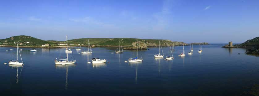 Yachts at anchor between Tresco and Bryher.
