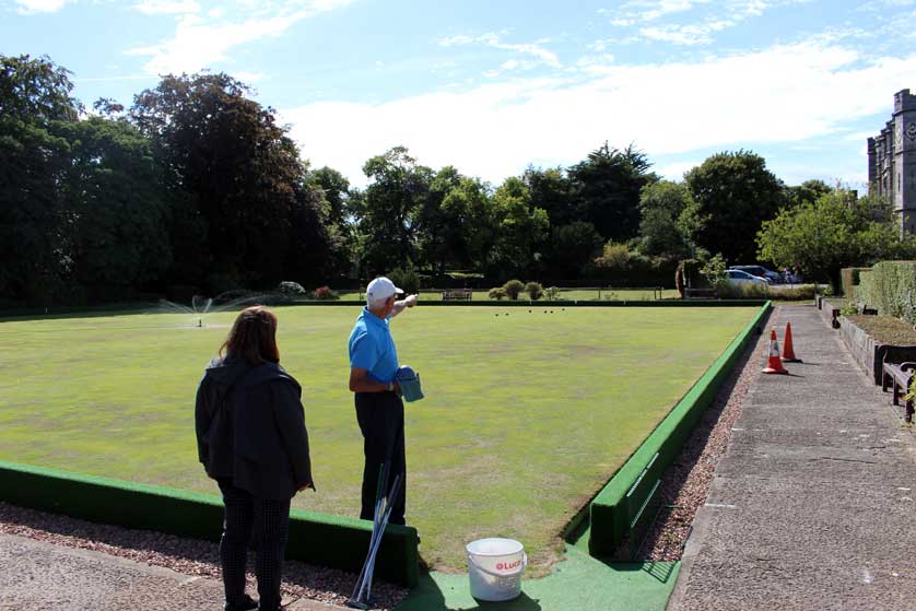 Bowling green in Kilburn Park.