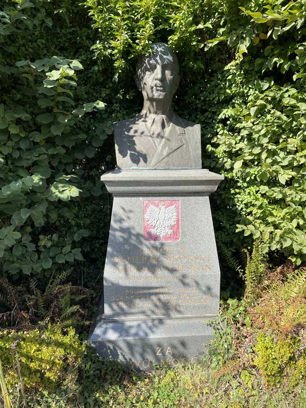 Bust of General Sikorski in St Andrews.