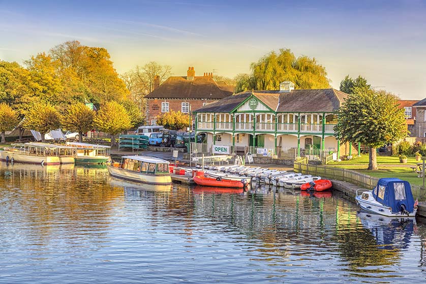 Swan's Nest Boathouse where rowing boats can be hired.
