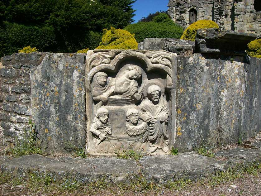 The carving shows Christ calling for his disciples to become fishers of men.
